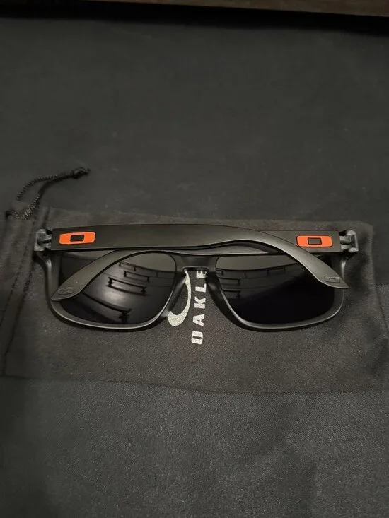 Oakley Holbrook Mens Sunglasses 9102 Silver Reflective Lenses - Picture 6 of 6